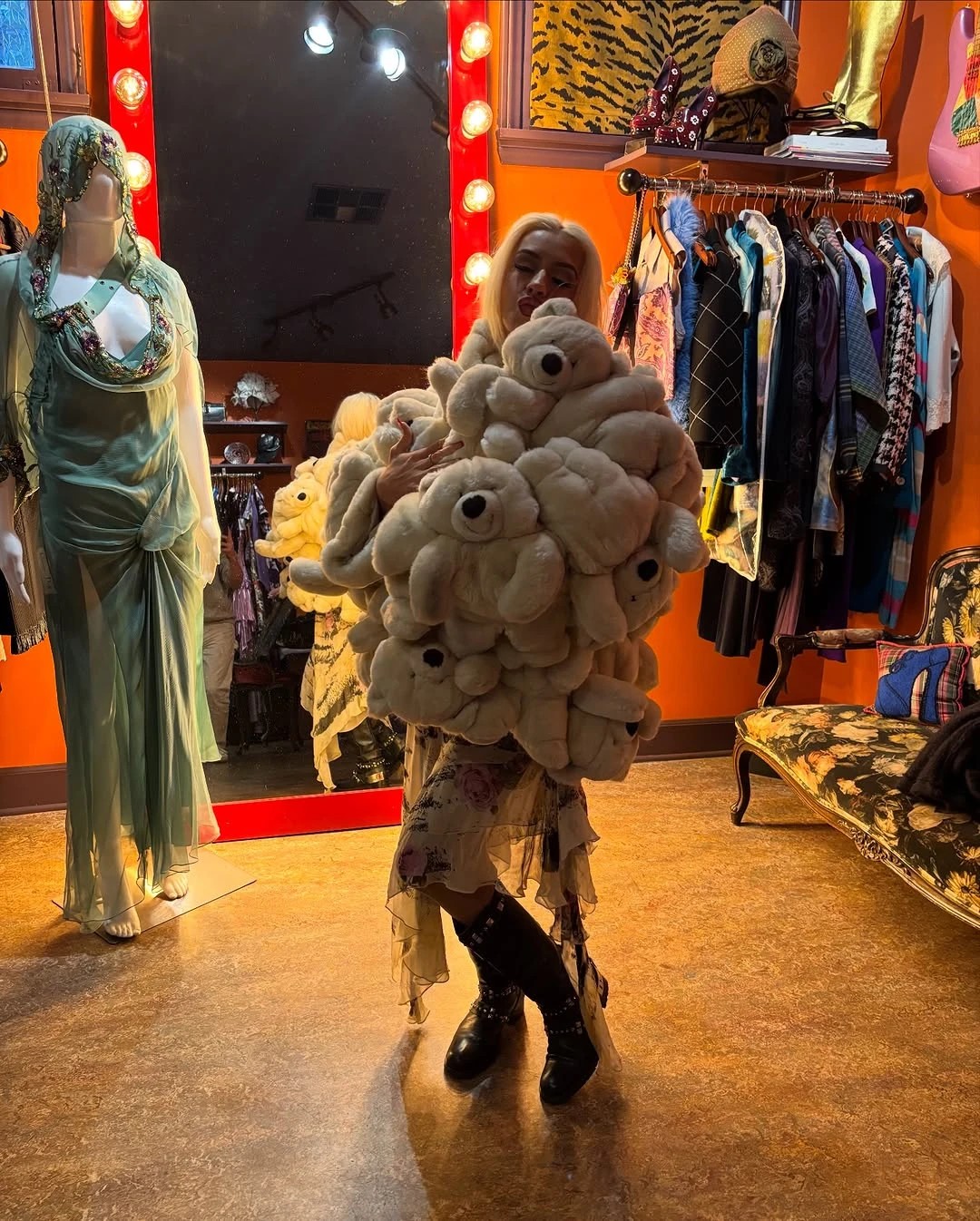 agilera.jpg (419 KB)